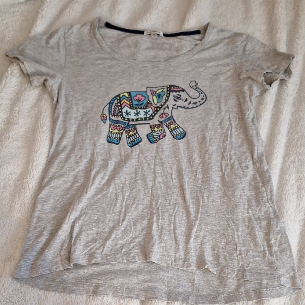 Gray Elephant Graphic T-Shirt
